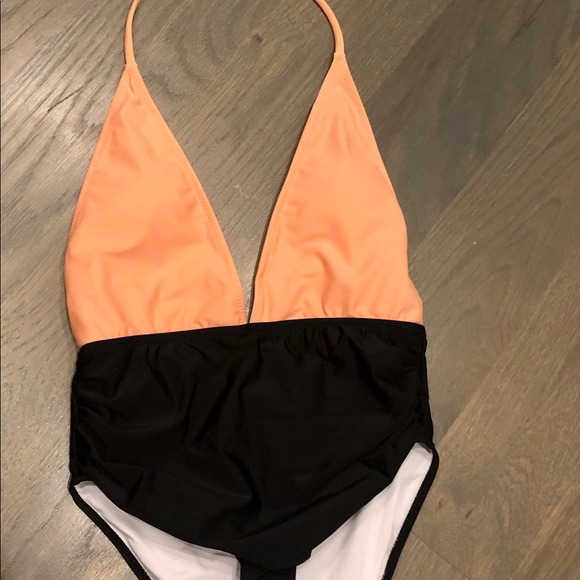 Cupshe NWOT peach & black sexy one piece, M - Picture 5 of 6